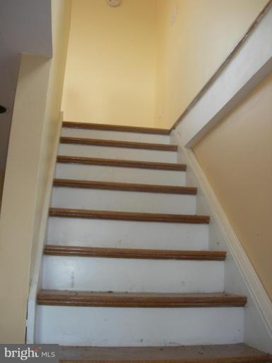 22115 Slidell Road Boyds, MD 20841 - Photo 6 of 24 Staircase