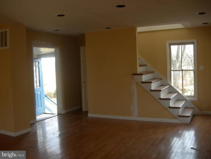 22115 Slidell Road Boyds, MD 20841 - Photo 10 of 24 Living Room #2