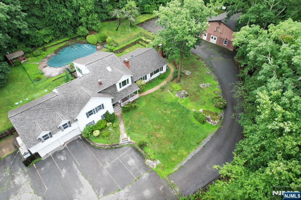 105 Ricker Drive Ringwood, NJ 07456 - Photo 3 of 33