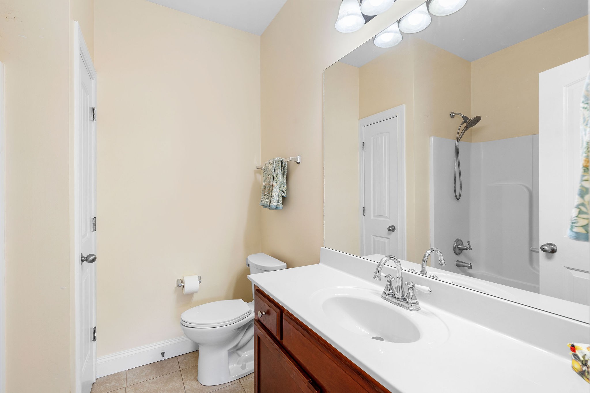 316 Rowlette Circle Murfreesboro, TN 37127 - Photo 12 of 25 a bathroom with a sink a toilet and shower