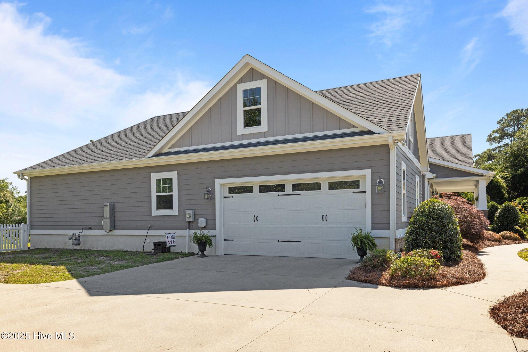 3607 Country Club Road Morehead City, NC 28557 - Photo 41 of 50 Side/garage view