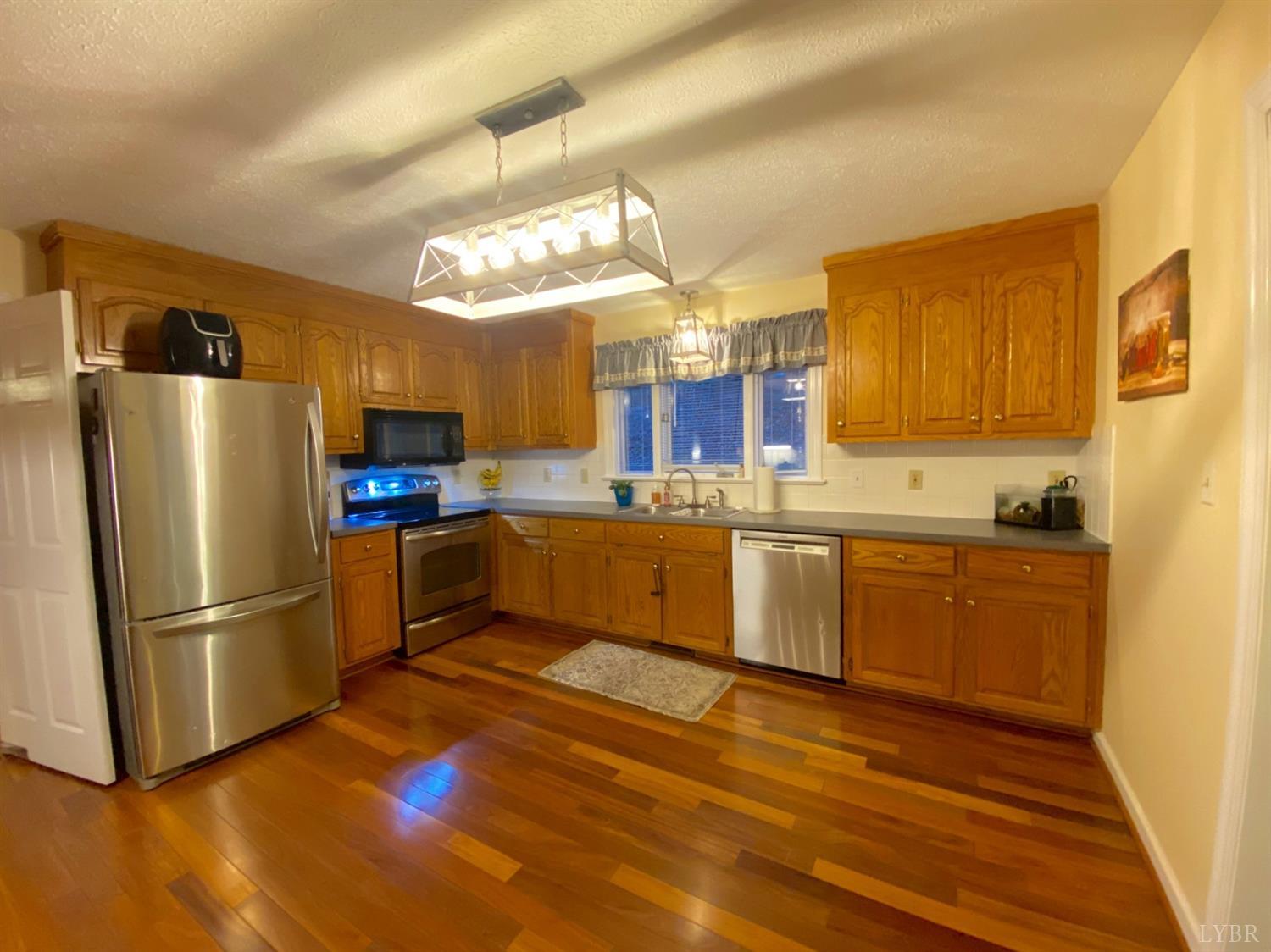 2428 Hawthorne Road Lynchburg, VA 24503 - Photo 19 of 78 Gallery Image 19