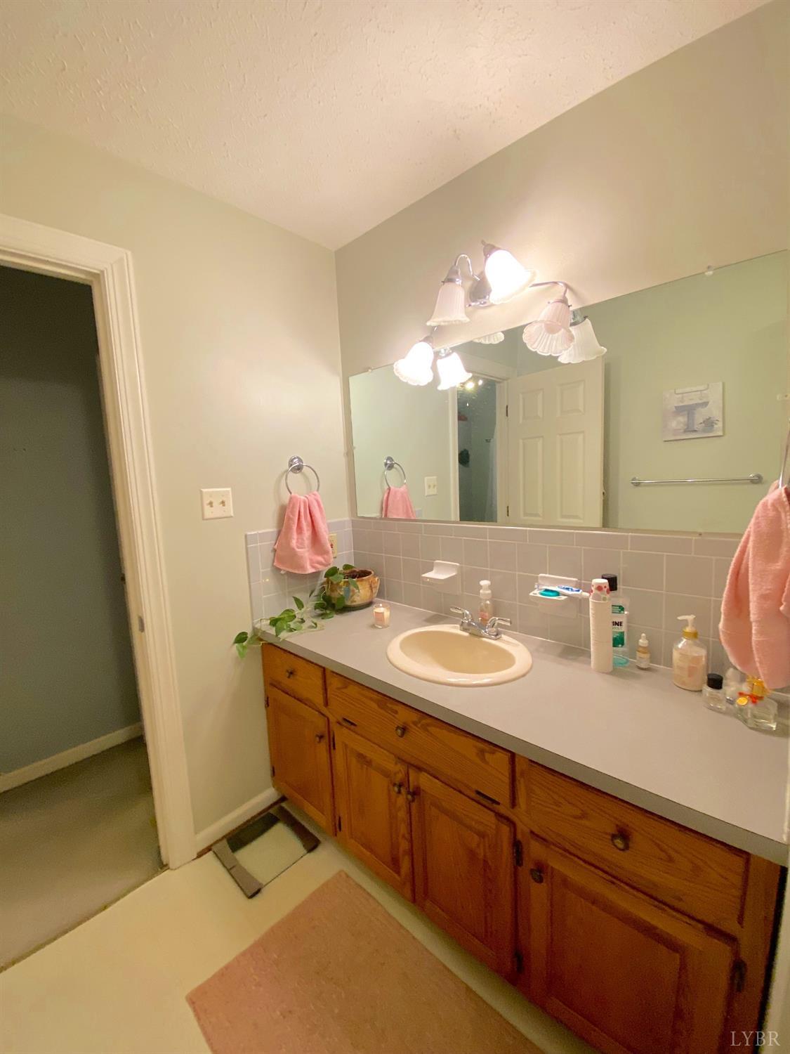 2428 Hawthorne Road Lynchburg, VA 24503 - Photo 35 of 78 Gallery Image 35