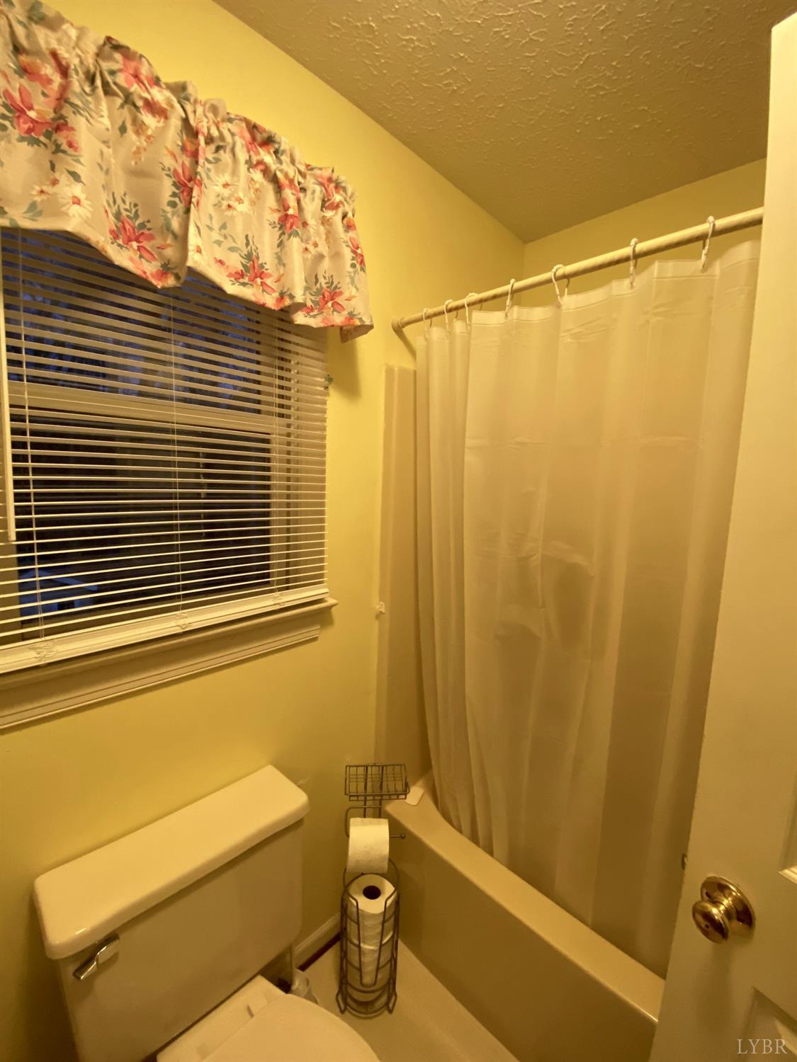 2428 Hawthorne Road Lynchburg, VA 24503 - Photo 42 of 78 Gallery Image 42