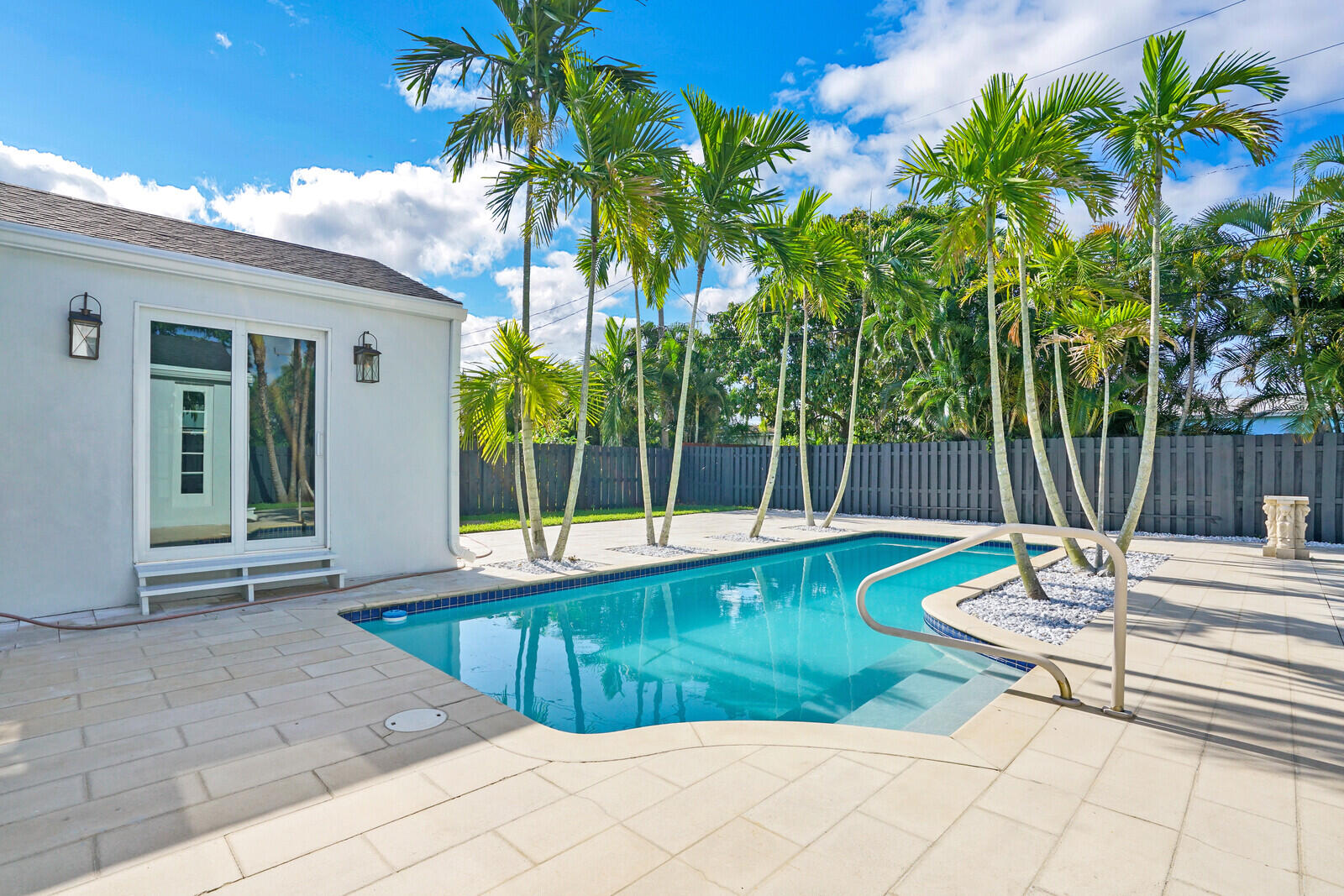 366 Colonial Road West Palm Beach, FL 33405 - Photo 23 of 31 24_Image_24_mls