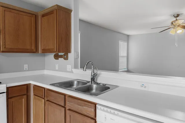 $1,595 | 184 Atlantis, Kyle, TX 78640