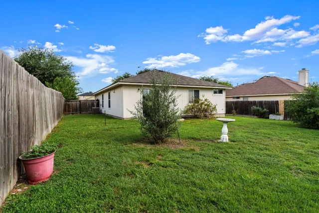 $1,595 | 184 Atlantis, Kyle, TX 78640