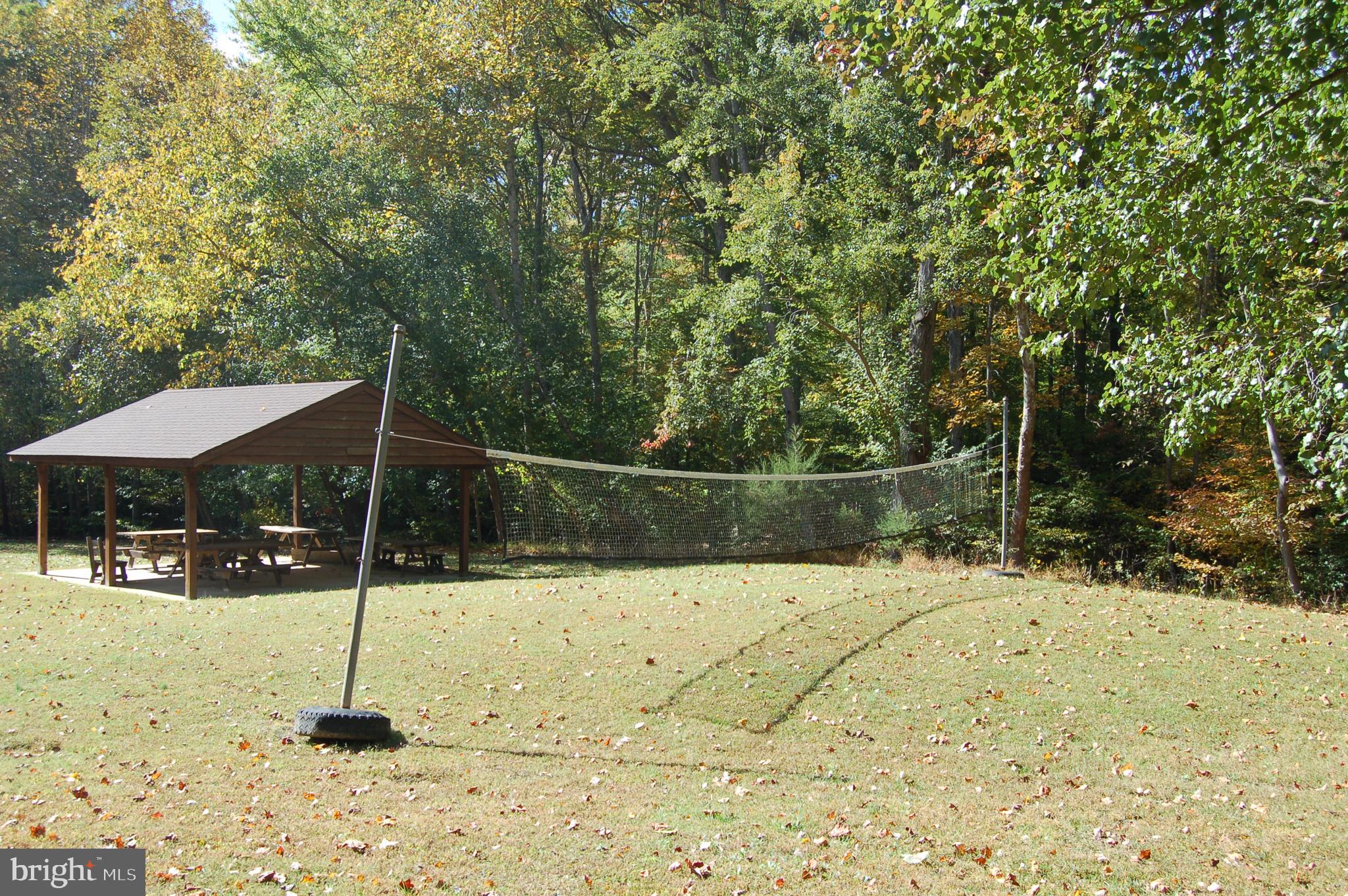 5400 Spinnaker Way Mineral, VA 23117 - Photo 6 of 11 a swimming pool with yard