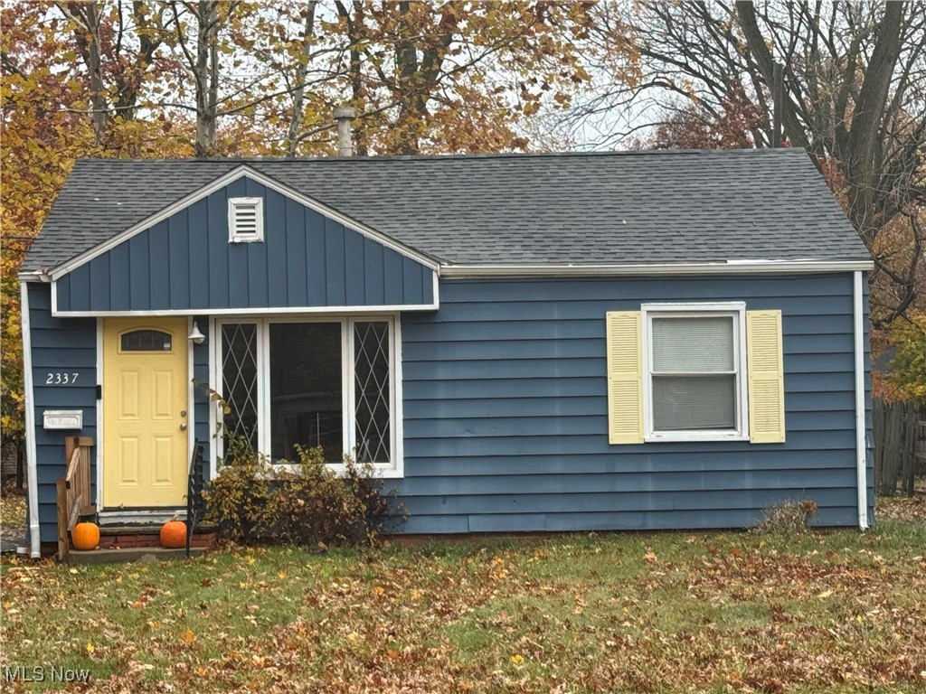 2337 Greenvale Road Cleveland, OH 44121 - Photo 2 of 18