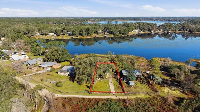 $265,000 | 872 Lake Shore Terrace, Interlachen, FL 32148