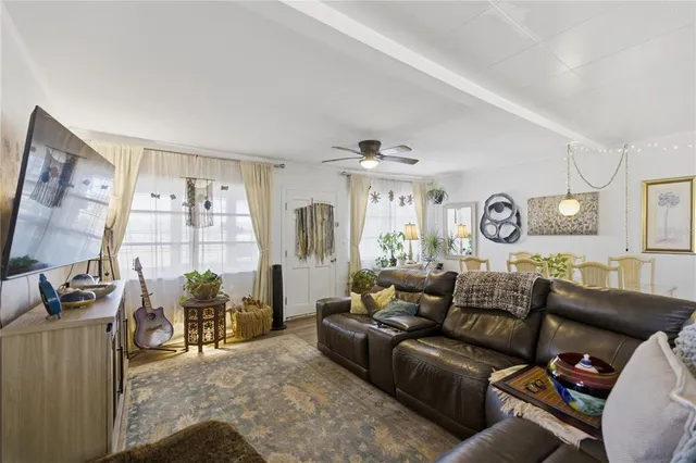 $265,000 | 872 Lake Shore Terrace, Interlachen, FL 32148