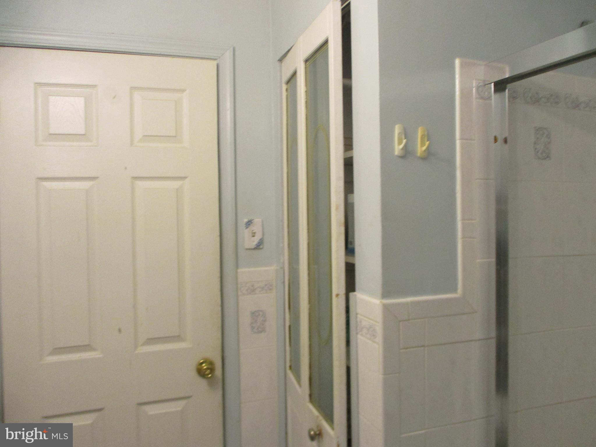 5233 Fredcrest Road Baltimore, MD 21229 - Photo 11 of 33 In Bath Linen closet