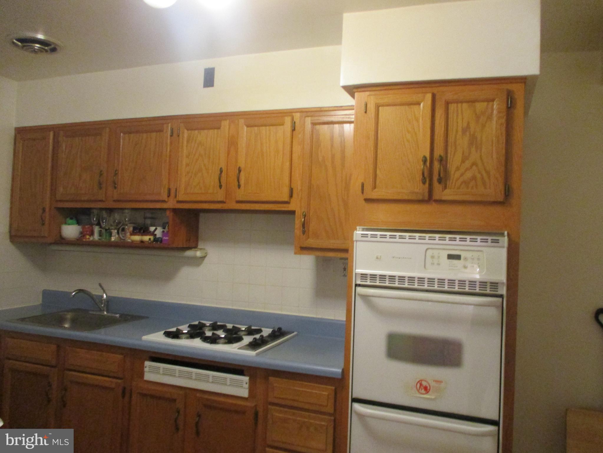 5233 Fredcrest Road Baltimore, MD 21229 - Photo 7 of 33 Wall Oven