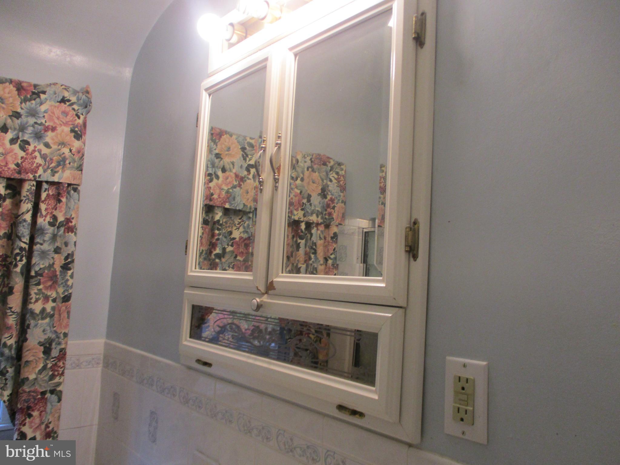 5233 Fredcrest Road Baltimore, MD 21229 - Photo 10 of 33 Bathroom