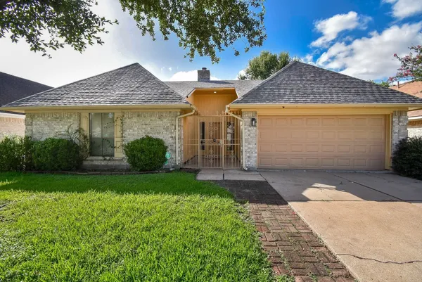 $2,000 | 14418 Royal Hill Drive, Houston, TX 77083