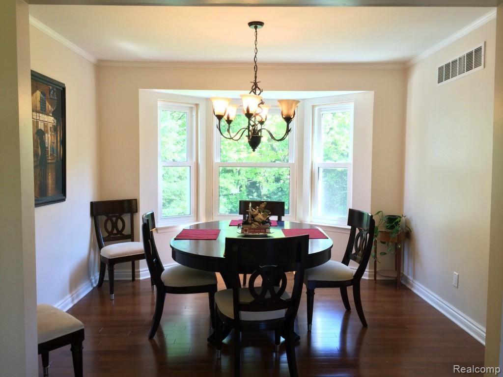 451 Whitney Drive Rochester, MI 48307 - Photo 7 of 26 7 Dining Room.jpg
