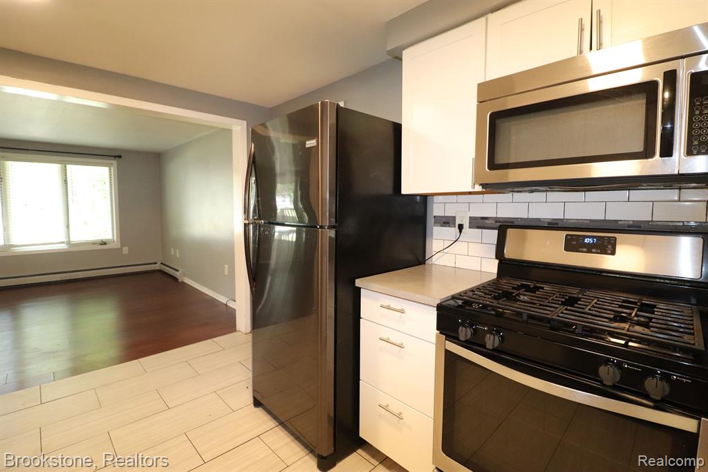 21800 Middlebelt Road Farmington, MI 48336 - Photo 7 of 24