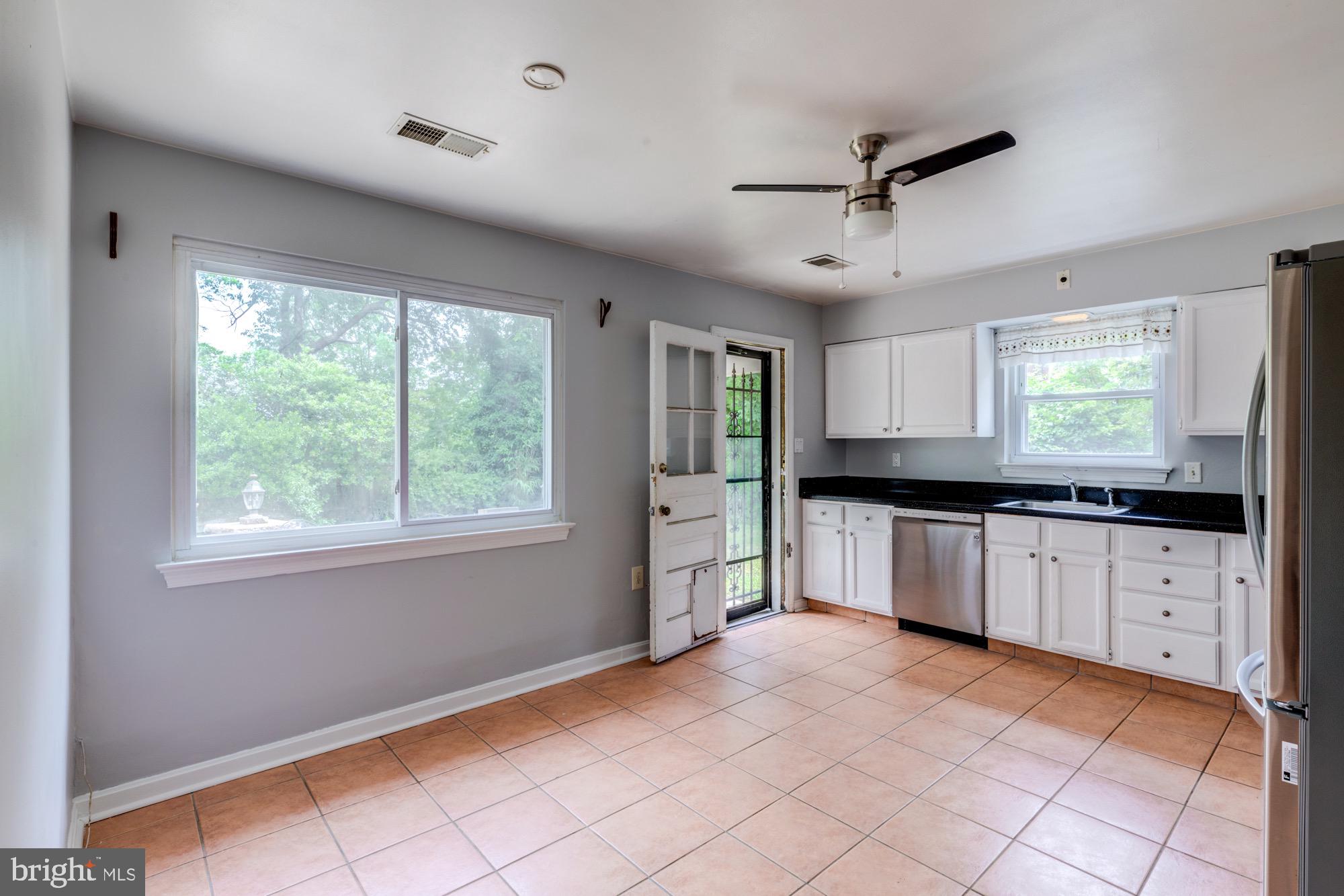 1947 South Arlington Ridge Road Arlington, VA 22202 - Photo 6 of 27