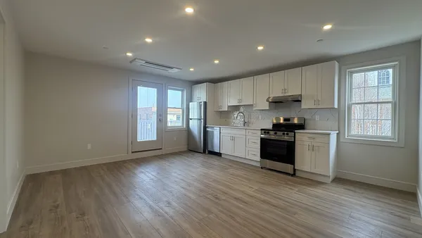 $3,000 | 512 Beach 130th Street, Unit 2B | Belle Harbor