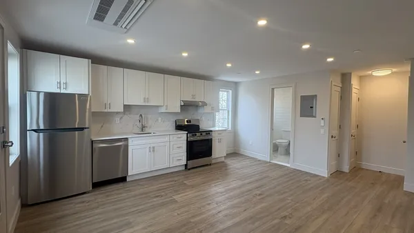 $3,000 | 512 Beach 130th Street, Unit 2B | Belle Harbor