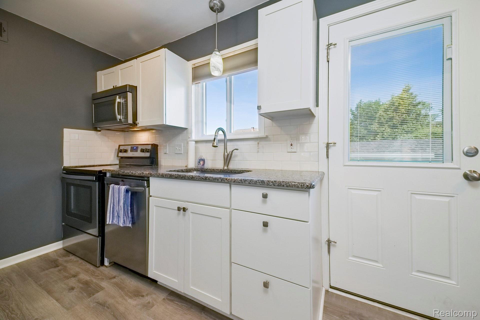 419 Baldwin Avenue Rochester, MI 48307 - Photo 8 of 27 009-photo--8374615.jpg