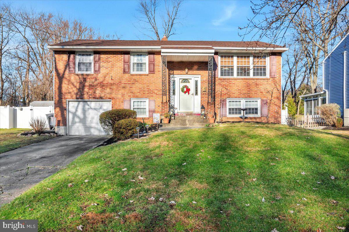 37 Red Leaf Road Moorestown, NJ 08057 - Photo 1 of 23