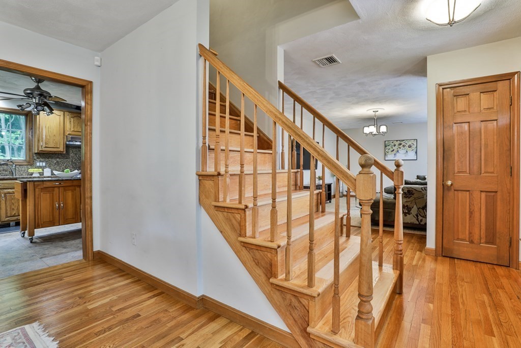38 Holland Road Wakefield, MA 01880 - Photo 3 of 42 Gallery Image 3