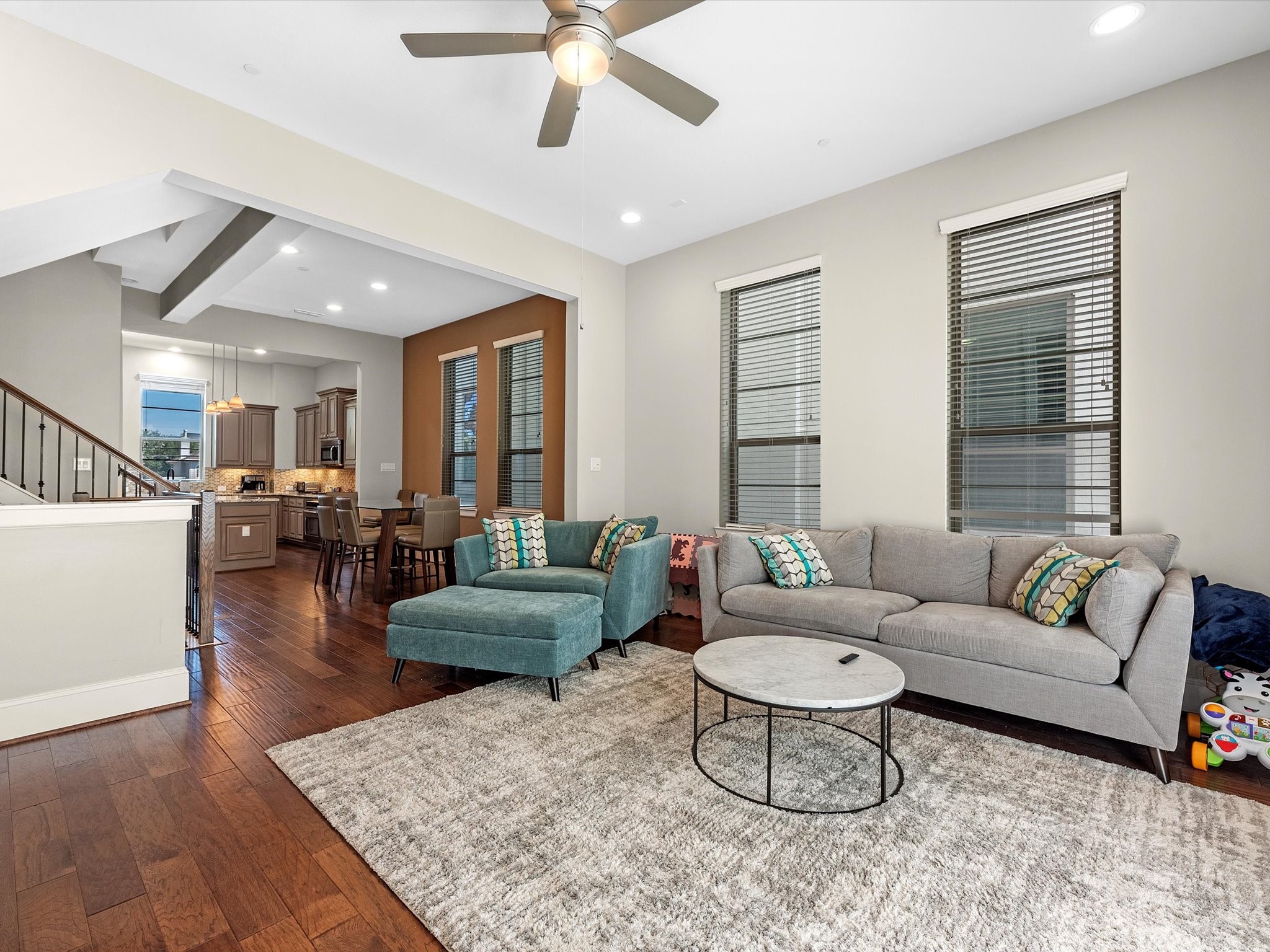 5467 Larkin Street Houston, TX 77007 - Photo 13 of 33 a living room with furniture and a large window