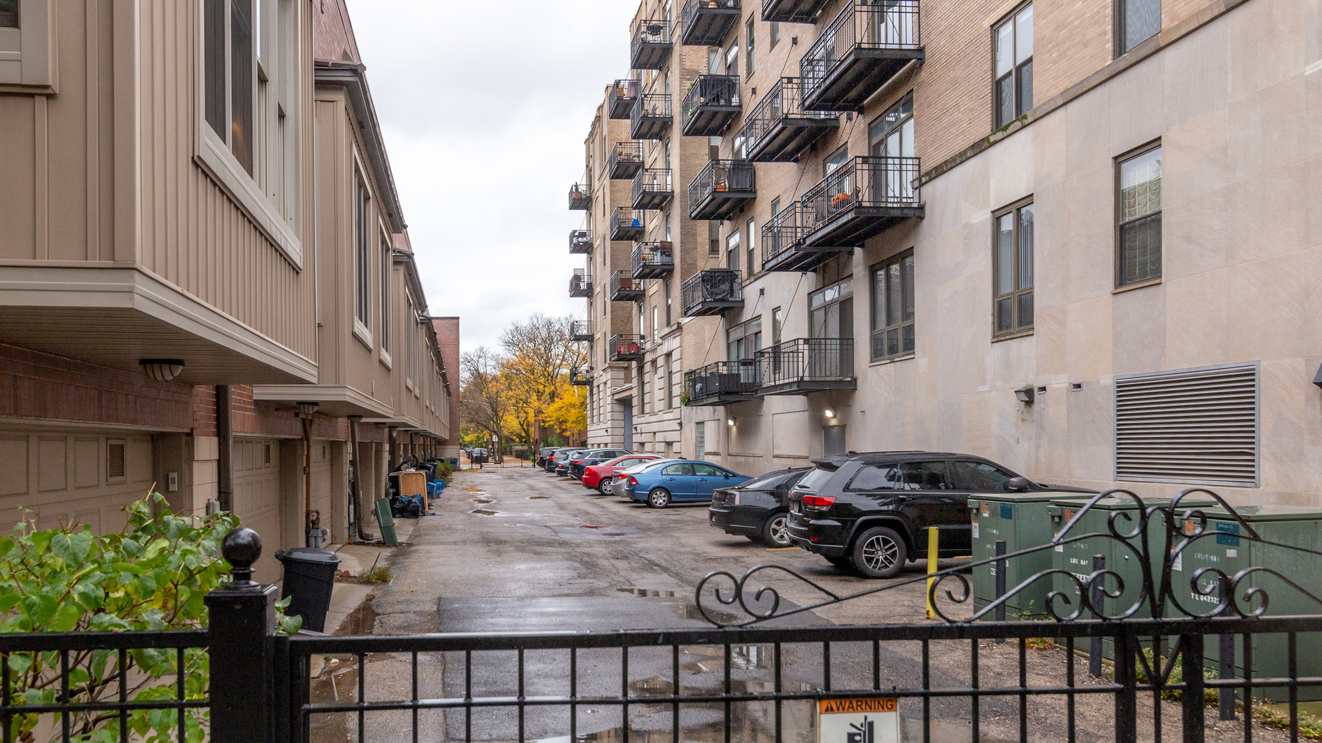 811 South Lytle Street, Unit 319 Chicago, IL 60607 - Photo 18 of 29 a view of a brick building with many windows