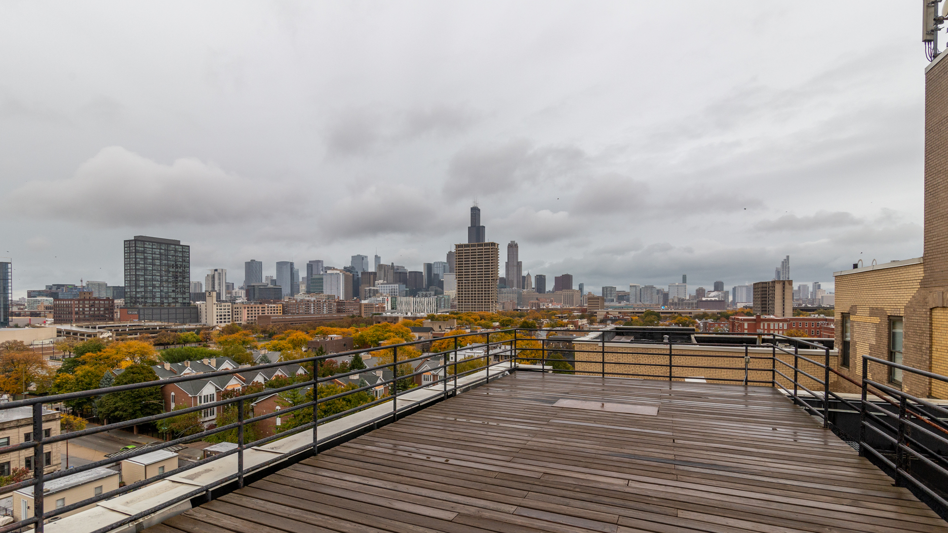811 South Lytle Street, Unit 319 Chicago, IL 60607 - Photo 24 of 29 a view of a terrace with lawn chairs