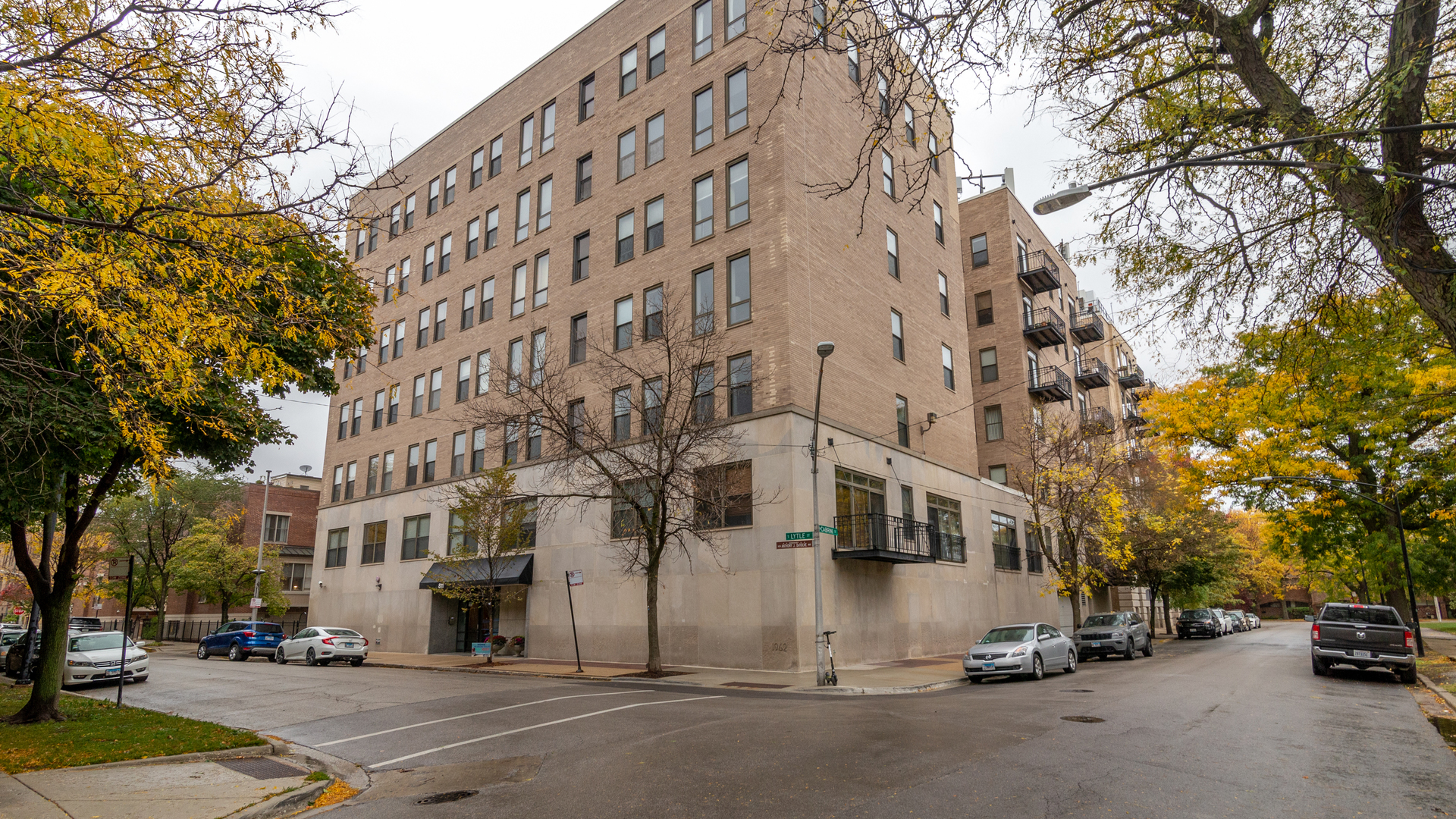811 South Lytle Street, Unit 319 Chicago, IL 60607 - Photo 28 of 29 a view of a street with cars