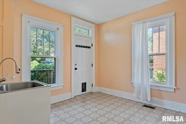 $169,900 | 1711 South 5th Street, Springfield, IL 62703