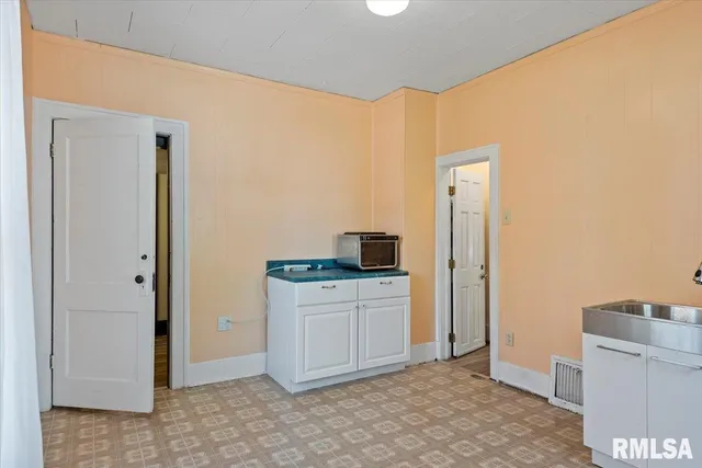 $169,900 | 1711 South 5th Street, Springfield, IL 62703