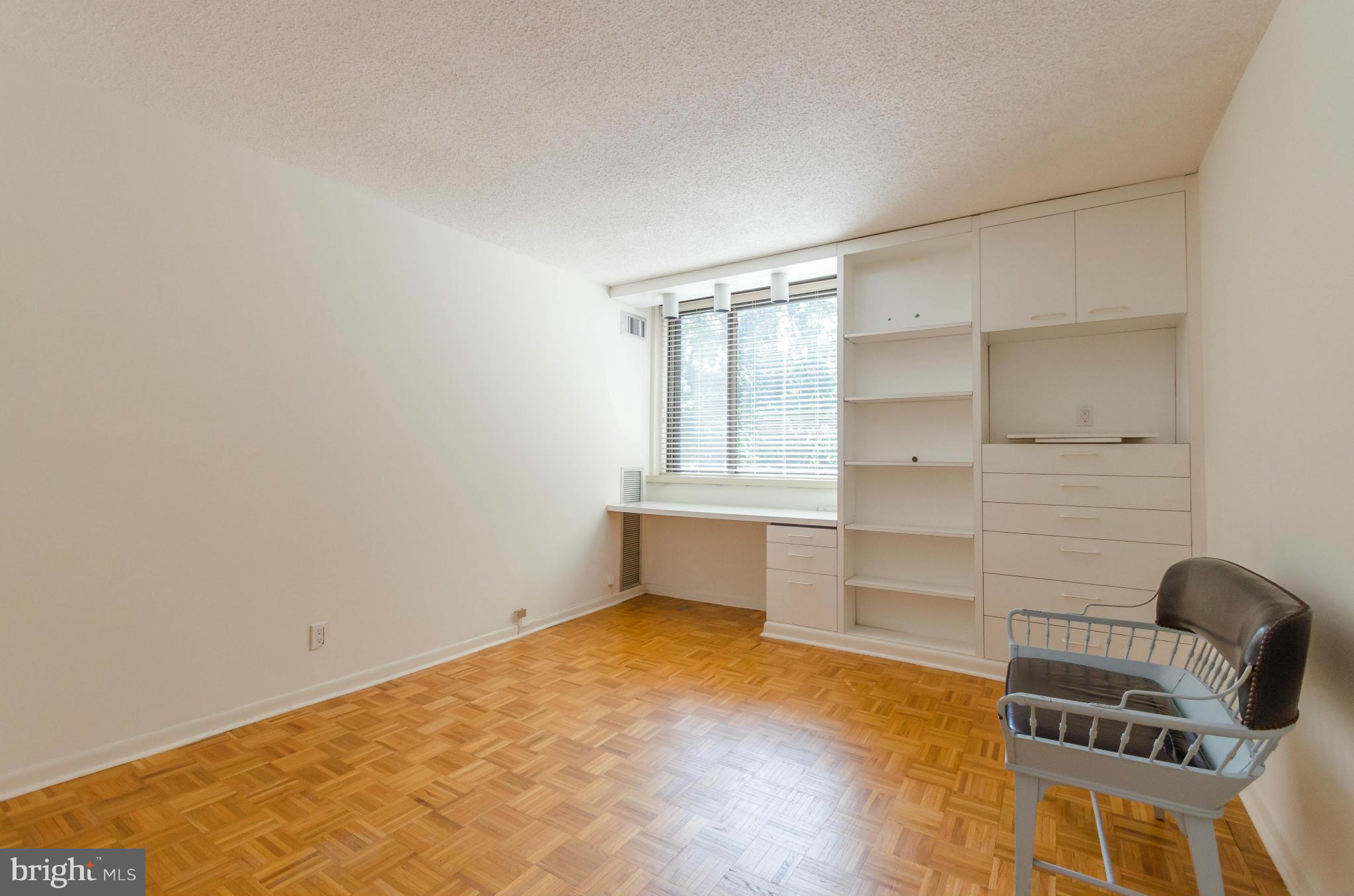 111 Hamlet Hill Road, Unit 606 Baltimore, MD 21210 - Photo 13 of 22 a view of an empty room with cabinet and mirrors