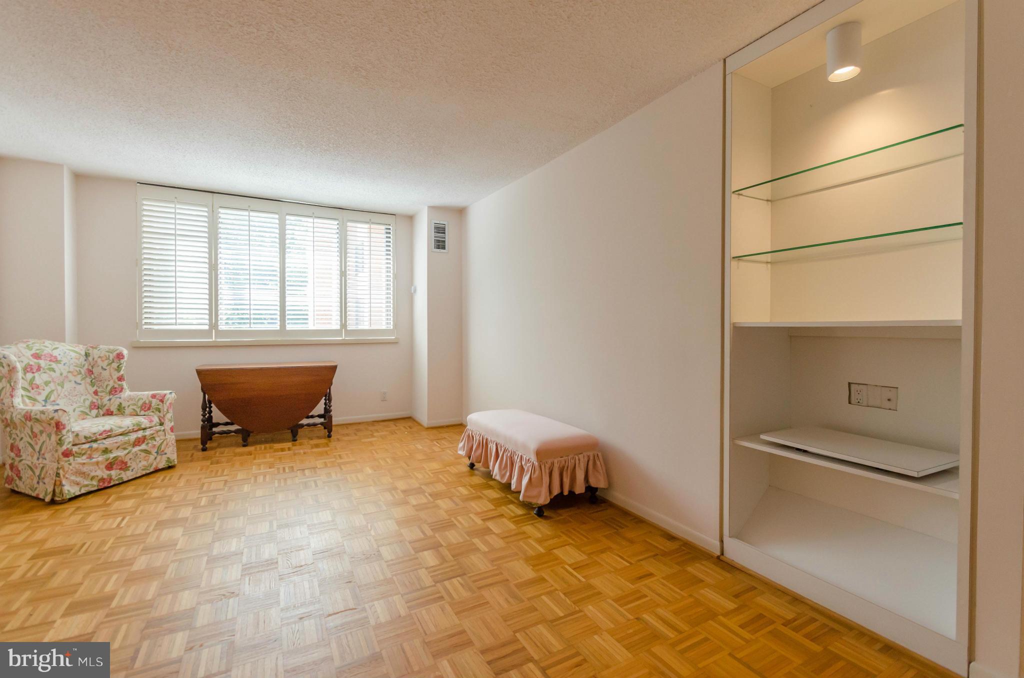 111 Hamlet Hill Road, Unit 606 Baltimore, MD 21210 - Photo 17 of 22 a room with a bed and a window