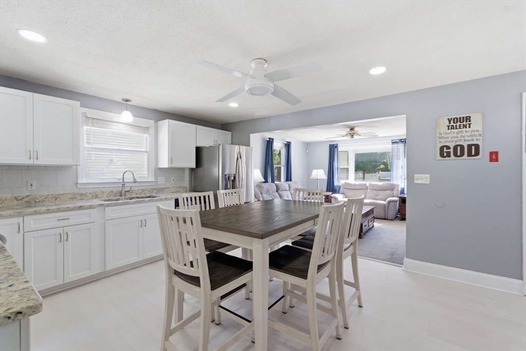 137 Maplewood Road Lynn, MA 01904 - Photo 6 of 39