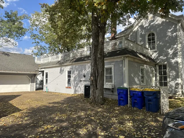 a view of backyard of the house