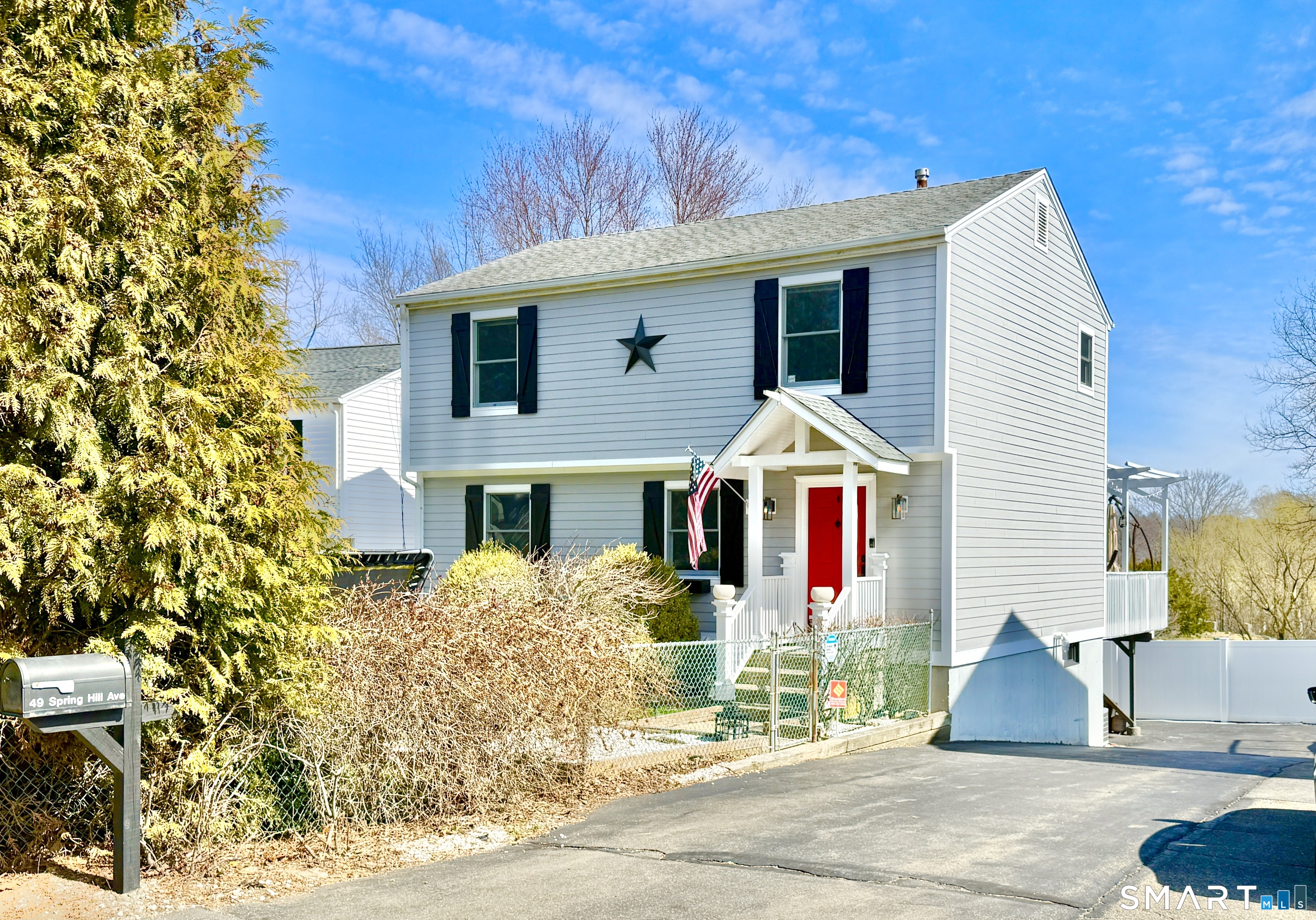 49 Spring Hill Avenue Norwalk, CT 06850 - Photo 2 of 27 Beautifully Renovated, Pet Friendly