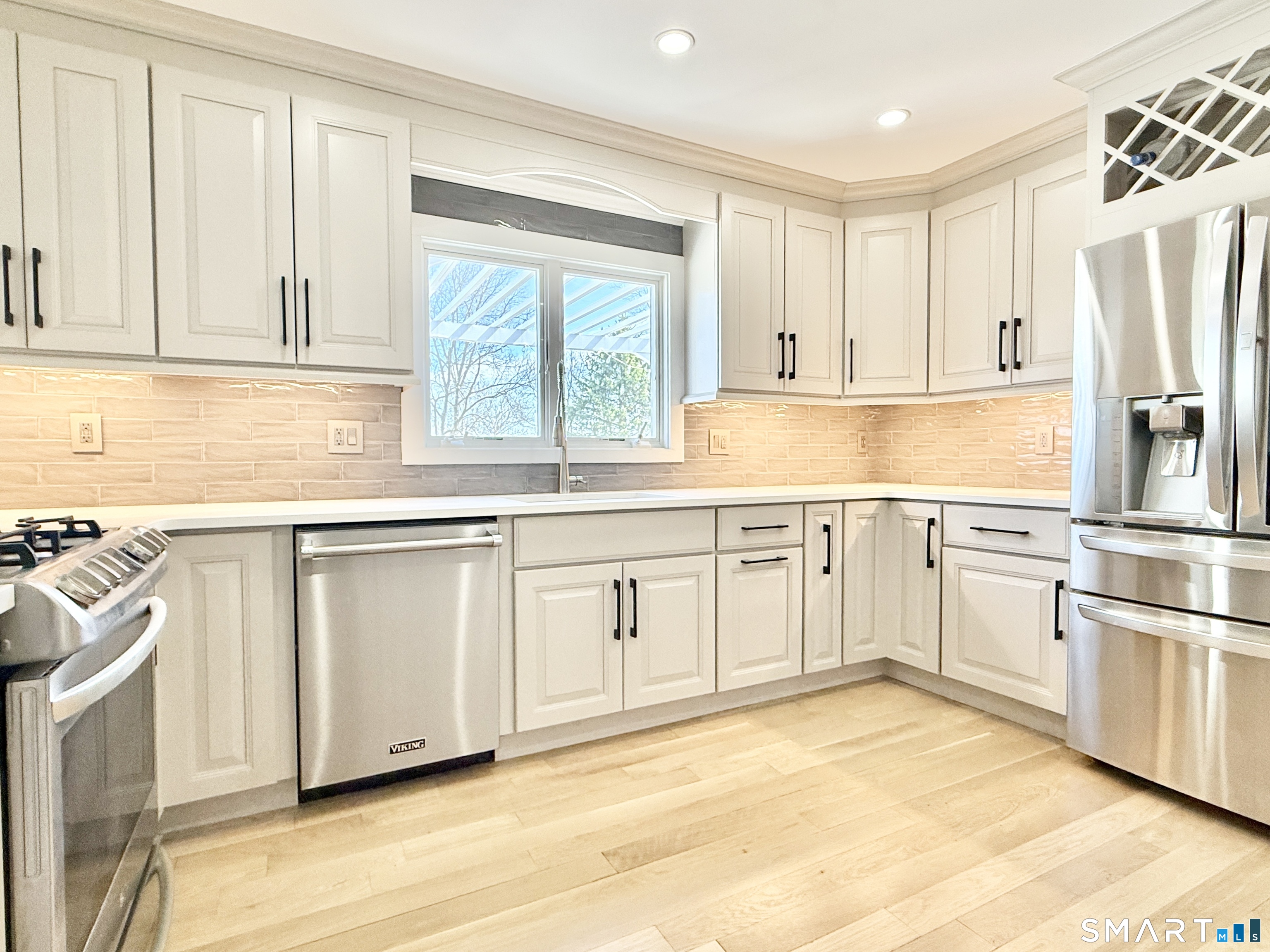 49 Spring Hill Avenue Norwalk, CT 06850 - Photo 7 of 27 Quartz Counters, Designer Cabs