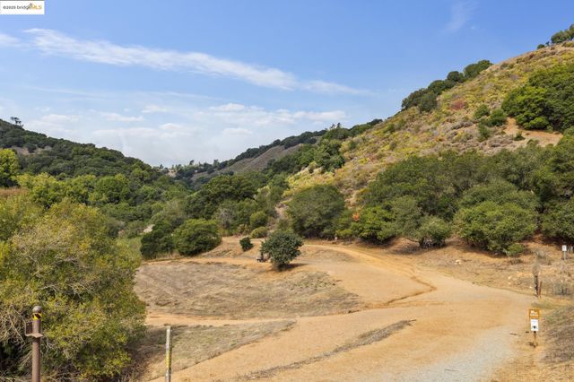 $448,000 | 760 Canyon Oaks Drive, Unit A, Oakland, CA 94605