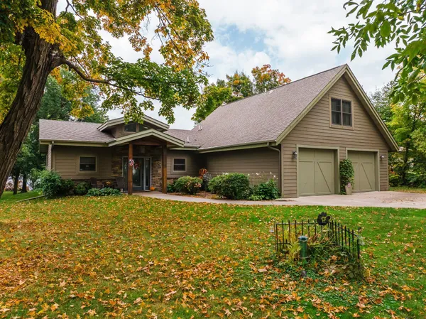 $880,000 | 8964 Eyota Way, Onamia, MN 56359