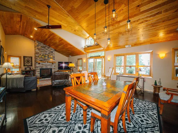 $880,000 | 8964 Eyota Way, Onamia, MN 56359