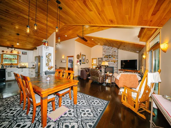 $880,000 | 8964 Eyota Way, Onamia, MN 56359