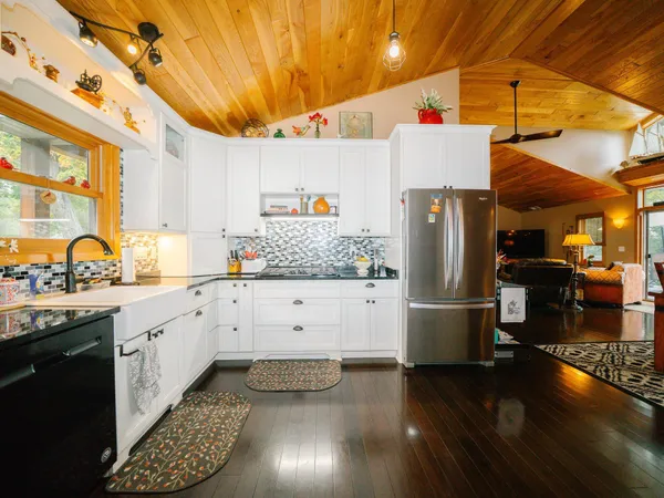 $880,000 | 8964 Eyota Way, Onamia, MN 56359