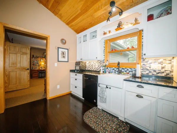 $880,000 | 8964 Eyota Way, Onamia, MN 56359