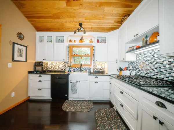 $880,000 | 8964 Eyota Way, Onamia, MN 56359