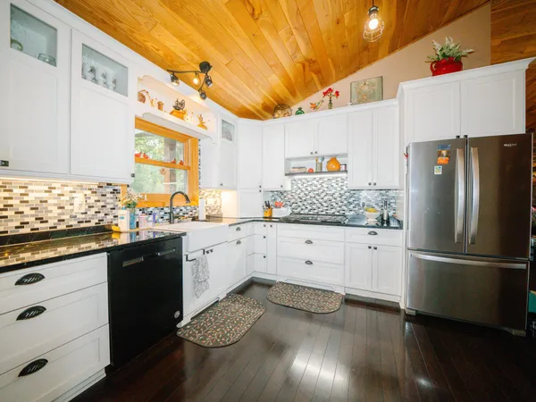 $880,000 | 8964 Eyota Way, Onamia, MN 56359