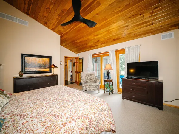 $880,000 | 8964 Eyota Way, Onamia, MN 56359