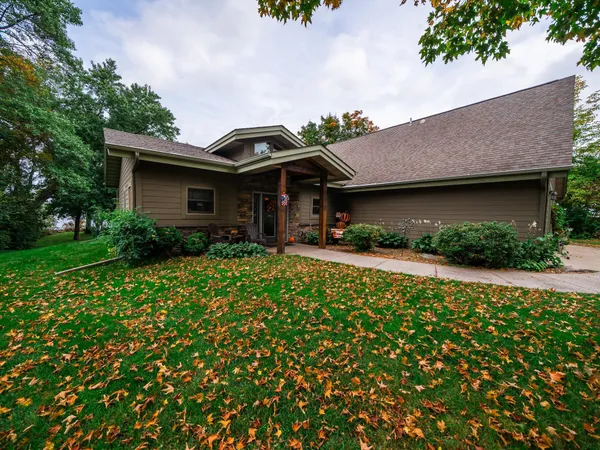 $880,000 | 8964 Eyota Way, Onamia, MN 56359