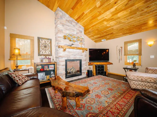 $880,000 | 8964 Eyota Way, Onamia, MN 56359